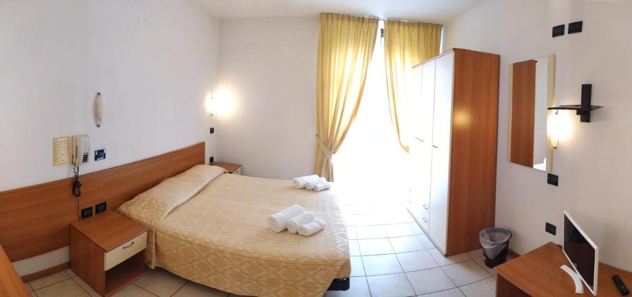Hotel La Pace บาโญ ดิ โรมาญา ภายนอก รูปภาพ